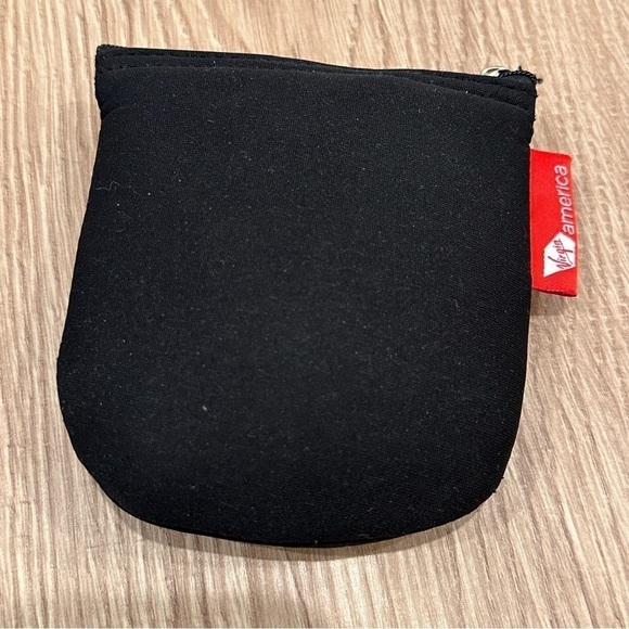 Virgin America Eye Mask and Carrying Case - Picture 2 of 6